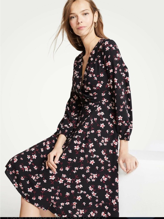 Ann Taylor Dresses & Skirts - Ann Taylor mid length Floral Long Sleeve Flowy A line dress